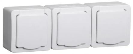 IEK Germes Plus Белый Розетка 3-ая с/з с крышкой со шторками открытой установки IP54