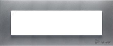 Рамка (итальянский стандарт)
Zenit,  7 модулей,   цвет - серебряный,  пластмасса