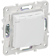 IEK Skandy Белый Розетка с/з с крышкой со шторками IP44, винтовой зажим